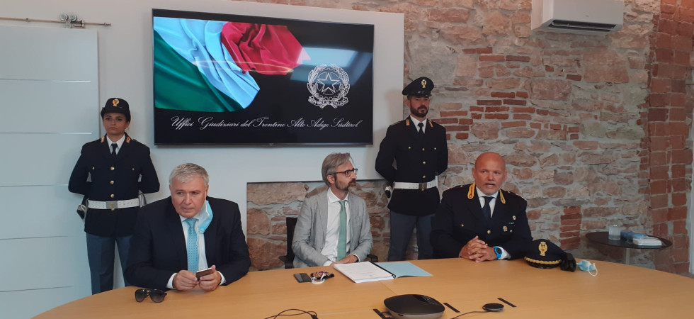"Canova Regna": arrestati 8 minorenni di una banda che gestiva lo spaccio in città